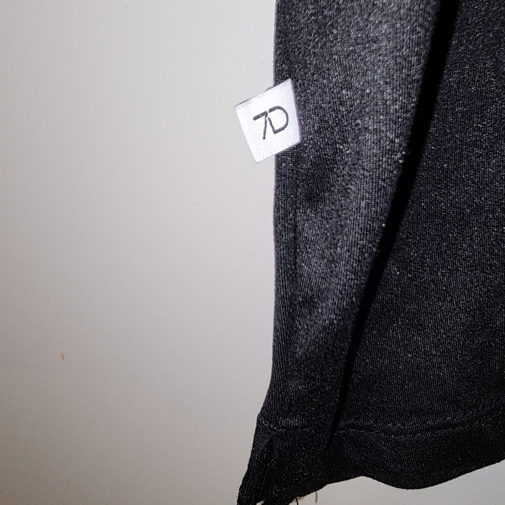7DIAMONDS mens Black V Neck Core T Shirt Sz M Quiet Lux Performance Minimal - Picture 7 of 16